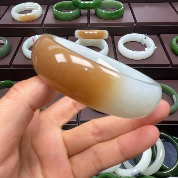 和田玉未镶嵌手镯