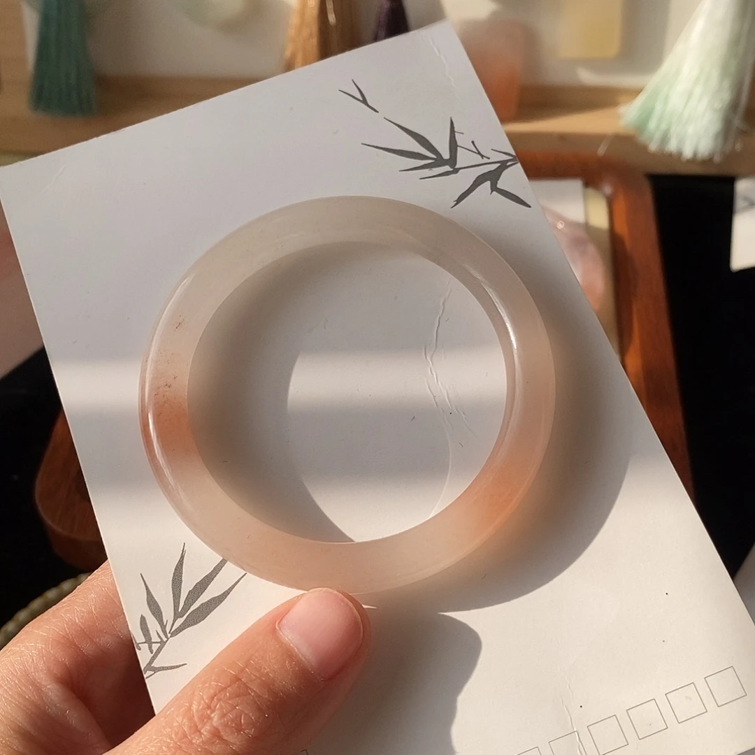 石英岩玉未镶嵌55圆条桃花酿