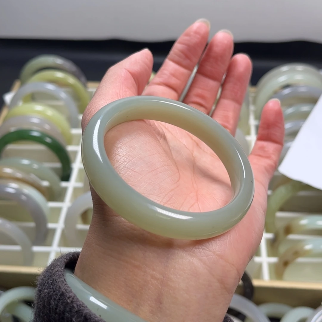 和田玉未镶嵌手镯54圈