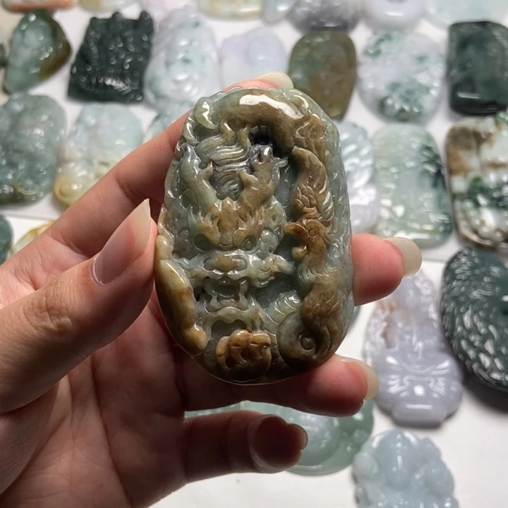 翡翠未镶嵌颈饰龙凤牌48