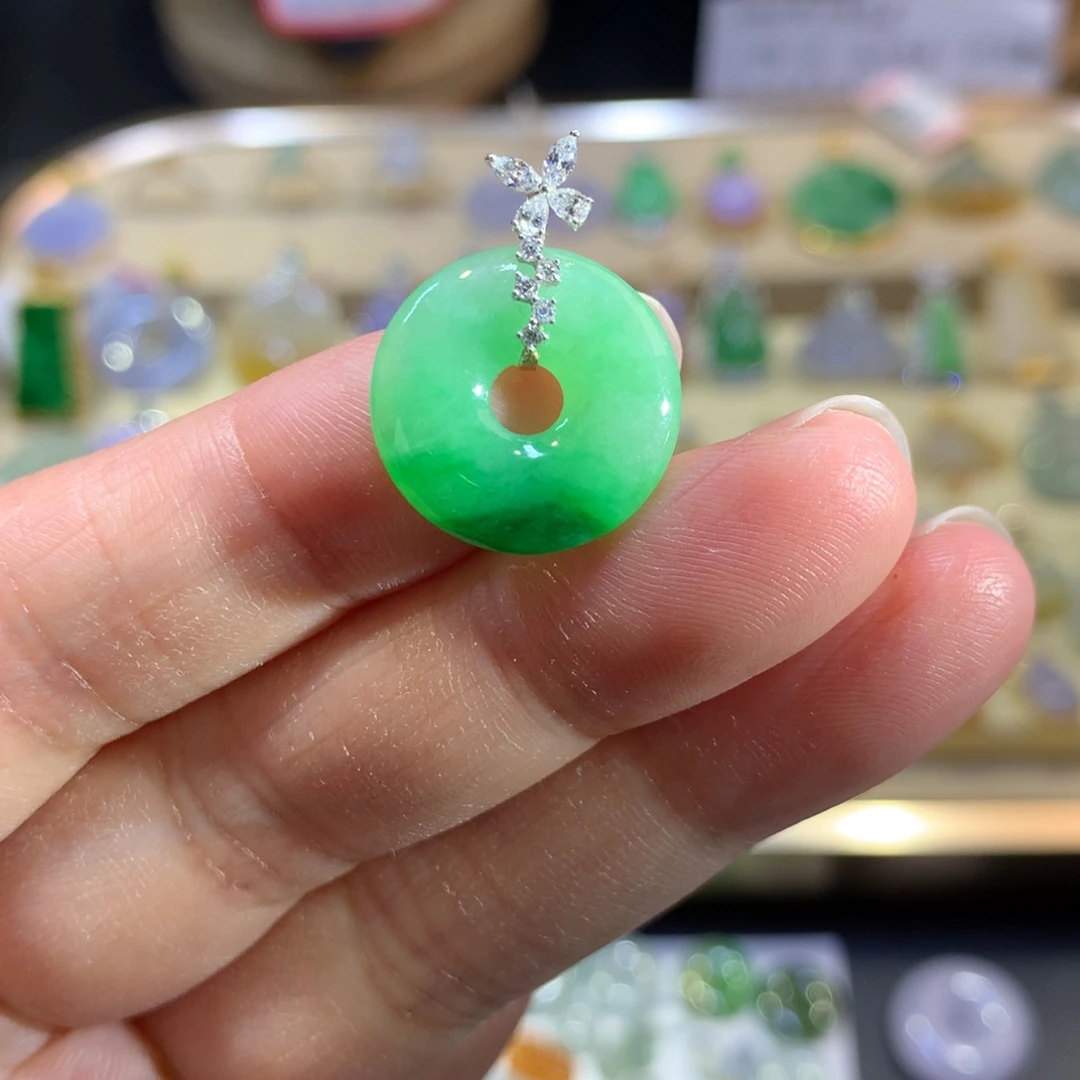 翡翠18K金镶嵌颈饰