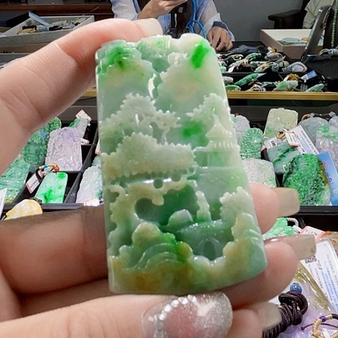 颈饰未镶嵌翡翠一个