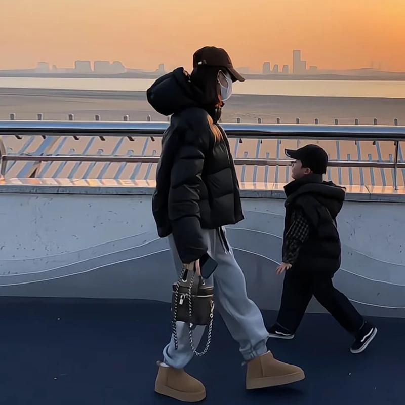 泡芙龟背黑色短款羽绒服女冬季2025新款连帽白鸭绒加厚面包服外套