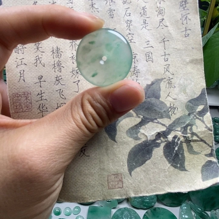 未镶嵌手镯石英质玉