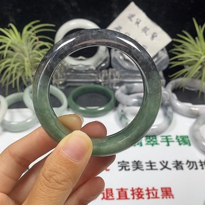 未镶嵌手镯翡翠24号。 50圈