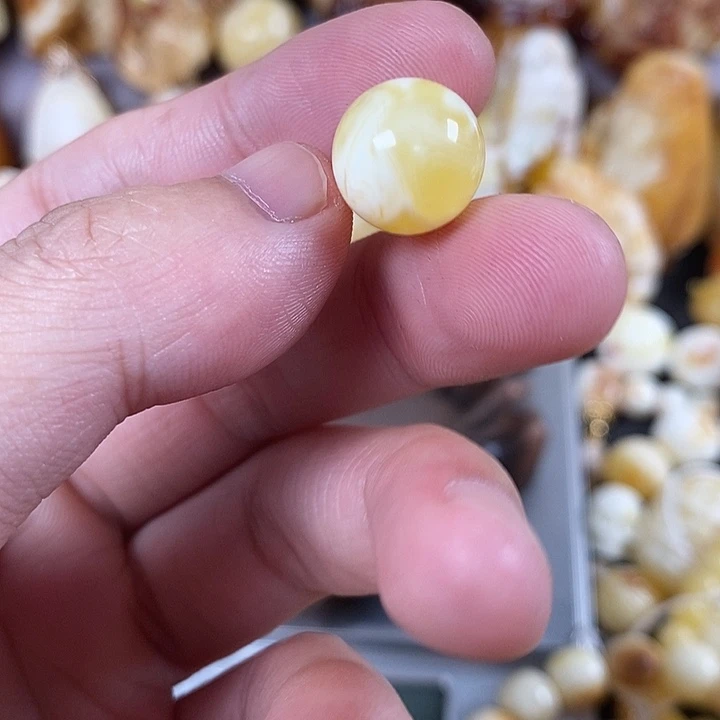 老***周裸石琥珀未镶嵌我