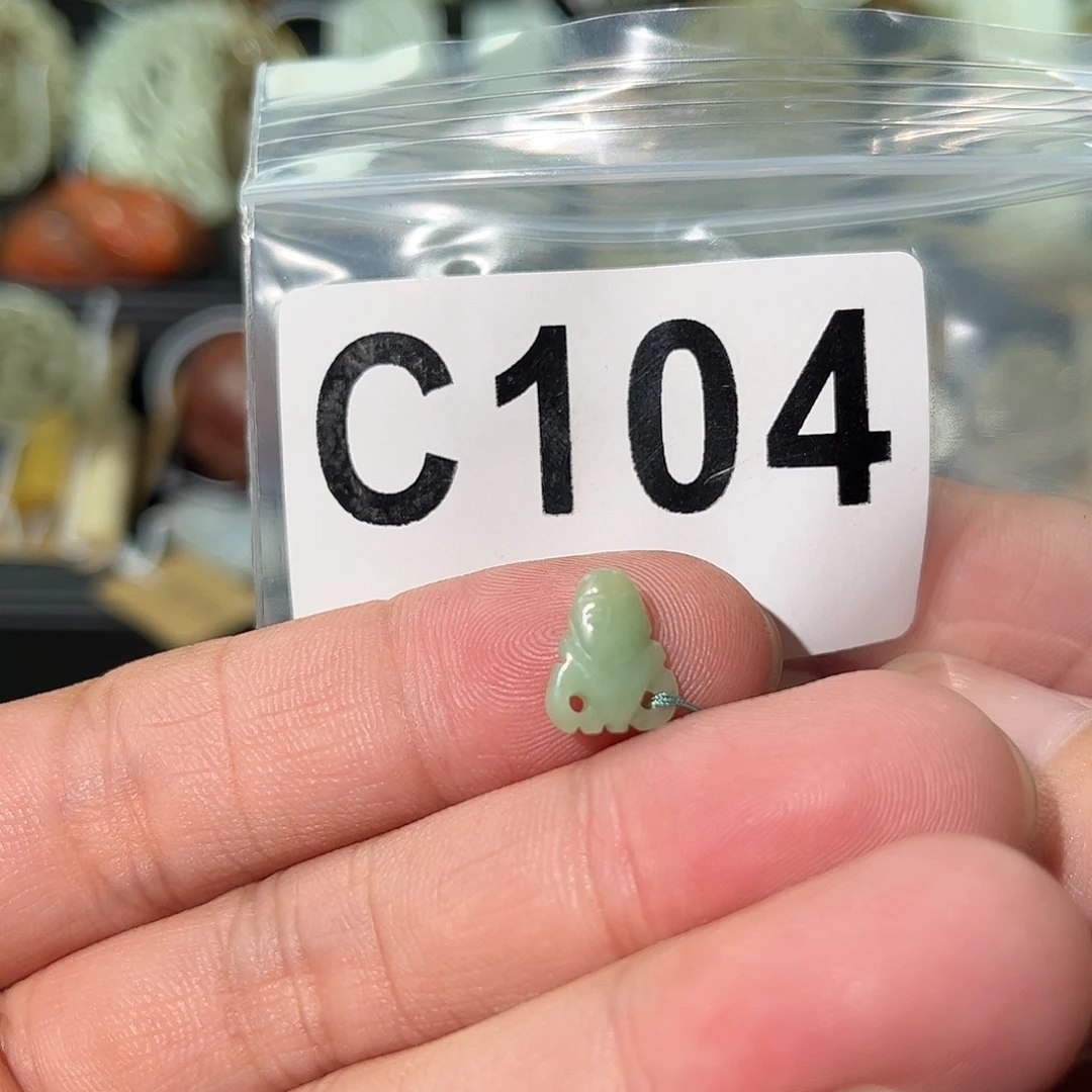 翡翠未镶嵌颈饰佛公