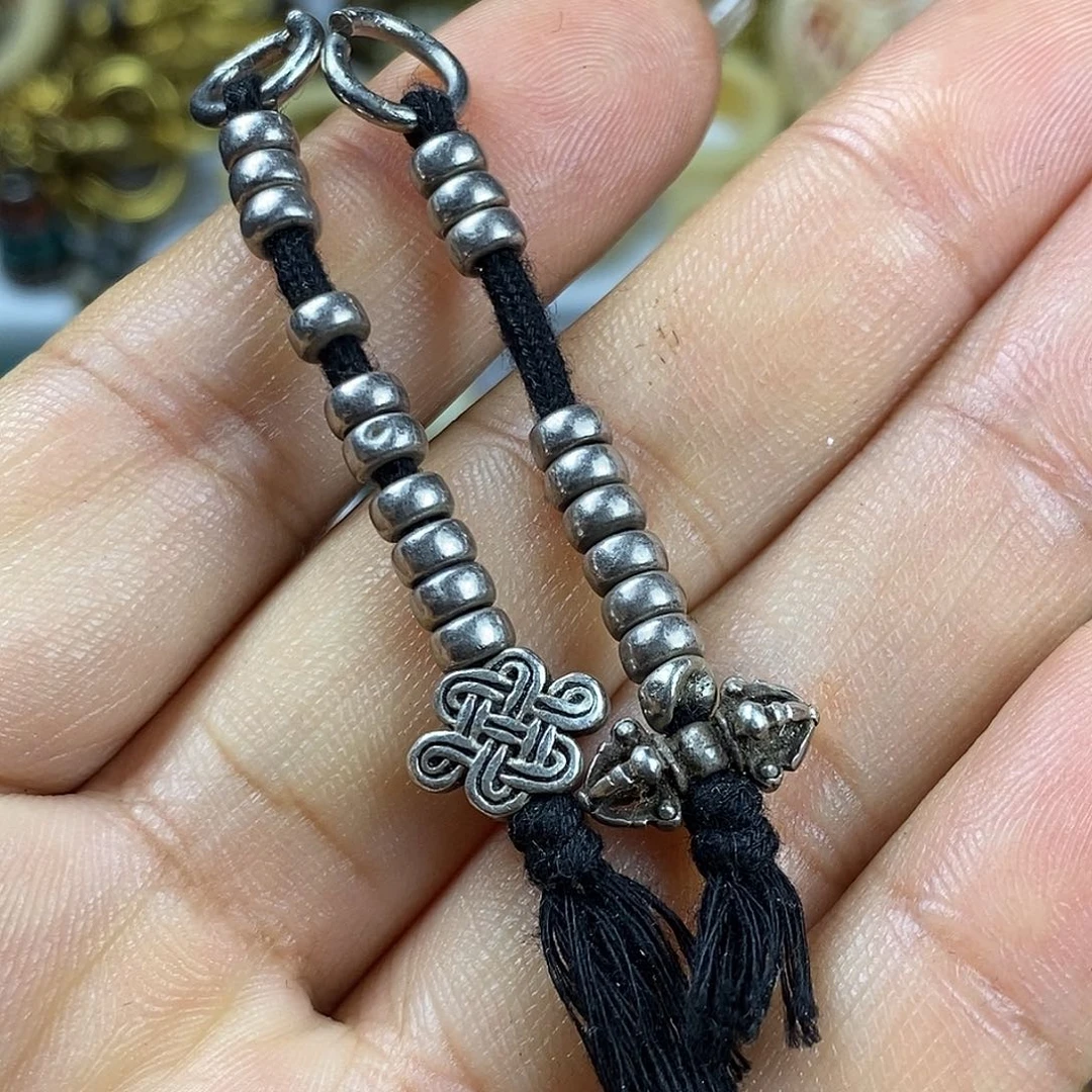 小*…………………………………………