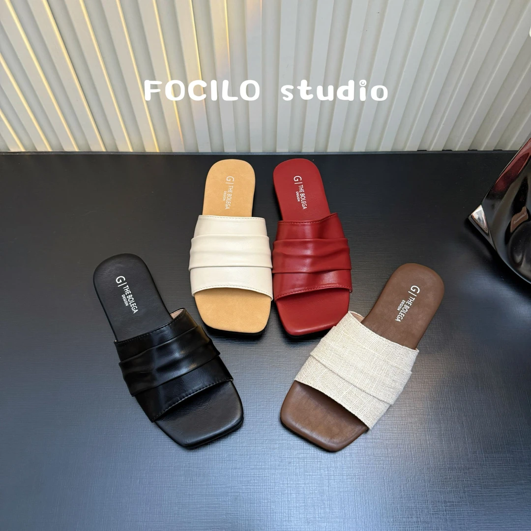 韩系褶皱软皮拖鞋女外穿夏季软平底海边度假沙滩鞋仙女风一字凉拖