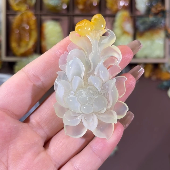 未镶嵌蛇纹石玉颈饰楠*?