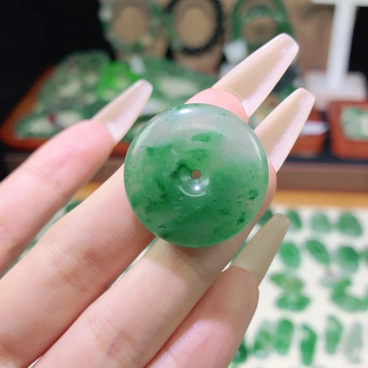 石英质玉（非洲翠）未镶嵌颈饰