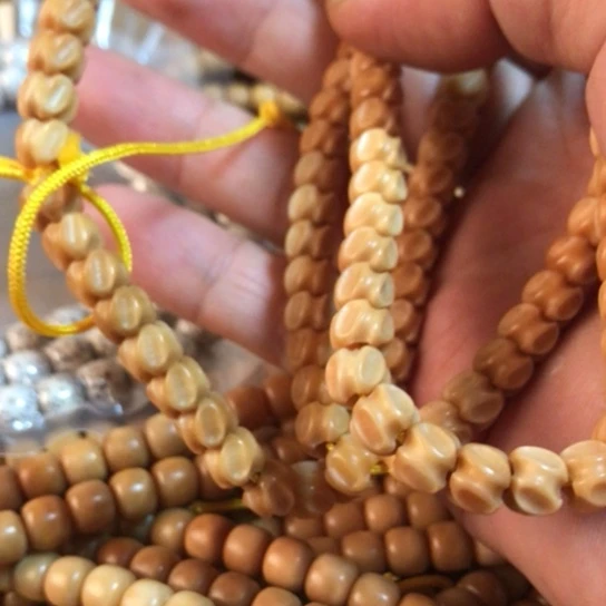 ***千眼菩提吊坠龙脊雕刻