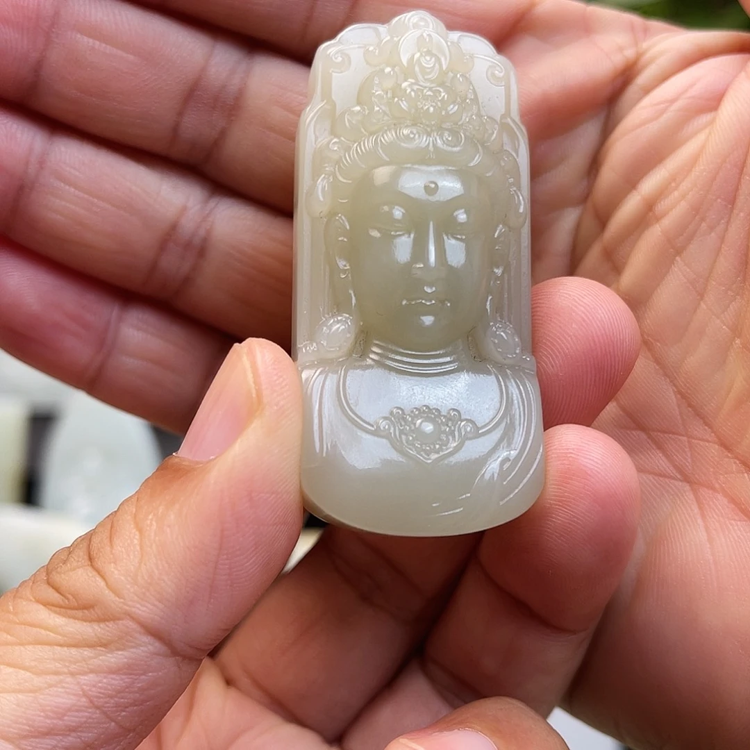 嗷***林和田玉未镶嵌颈饰