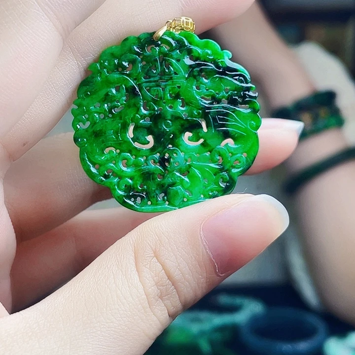 翡翠18K金镶嵌颈饰多样性
