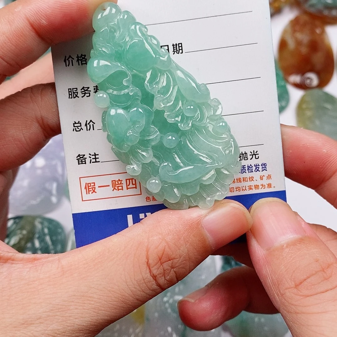 翡翠未镶嵌颈饰白菜