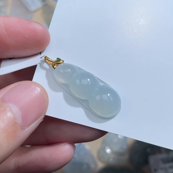 颈饰18K金镶嵌翡翠