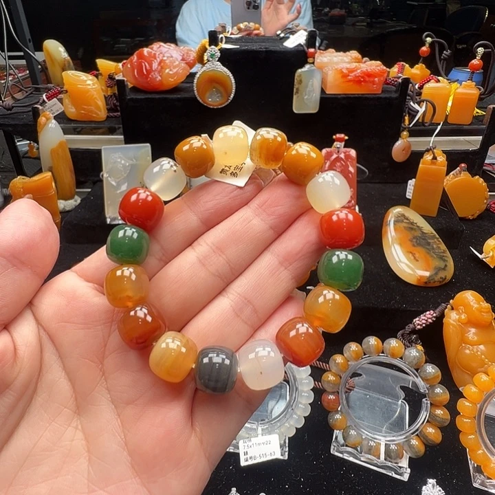 未镶嵌石英质玉（黄龙玉）颈饰