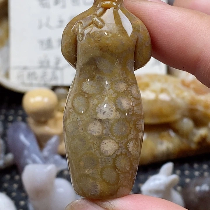 颈饰未镶嵌硅化珊瑚（珊瑚玉）小