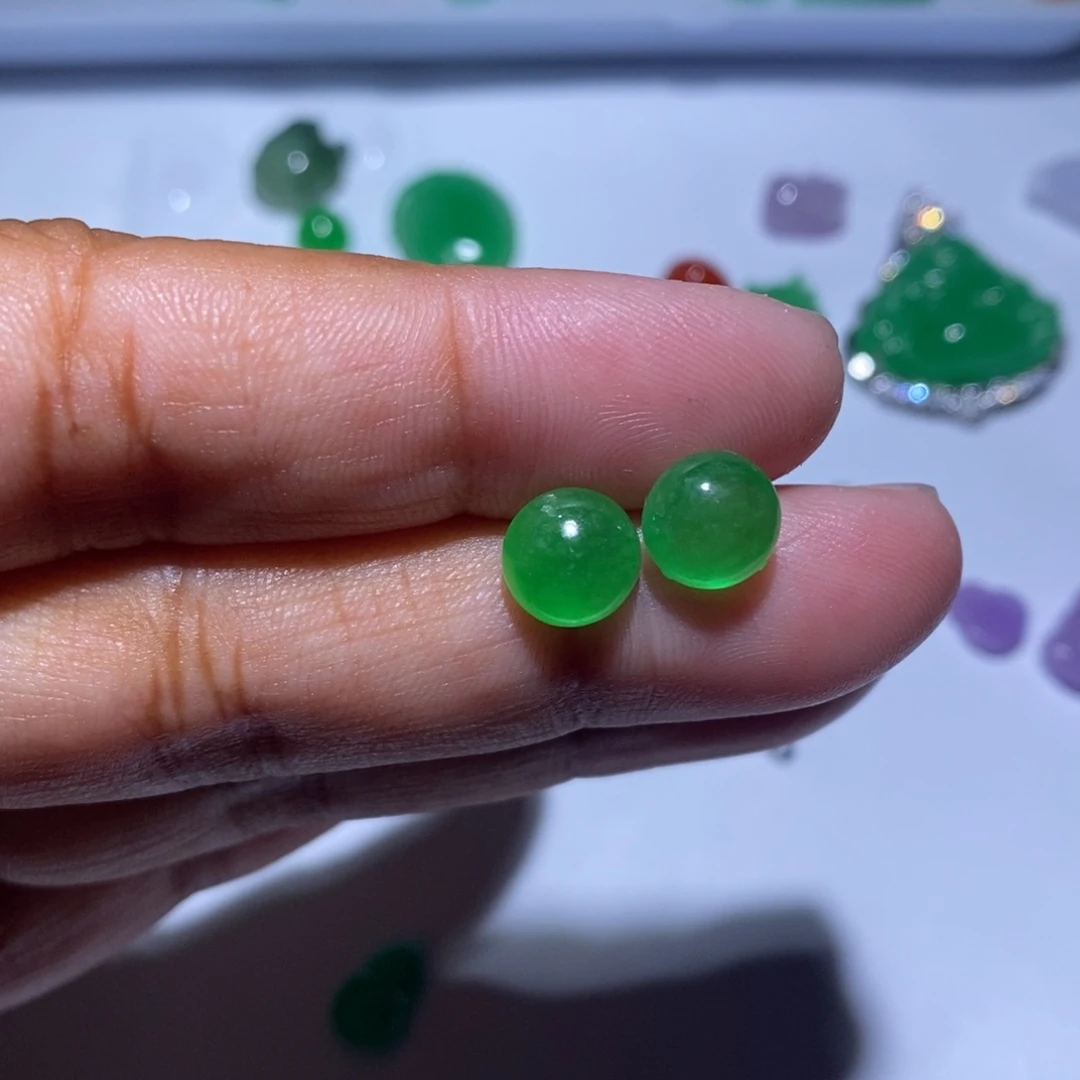 颈饰未镶嵌翡翠九*月