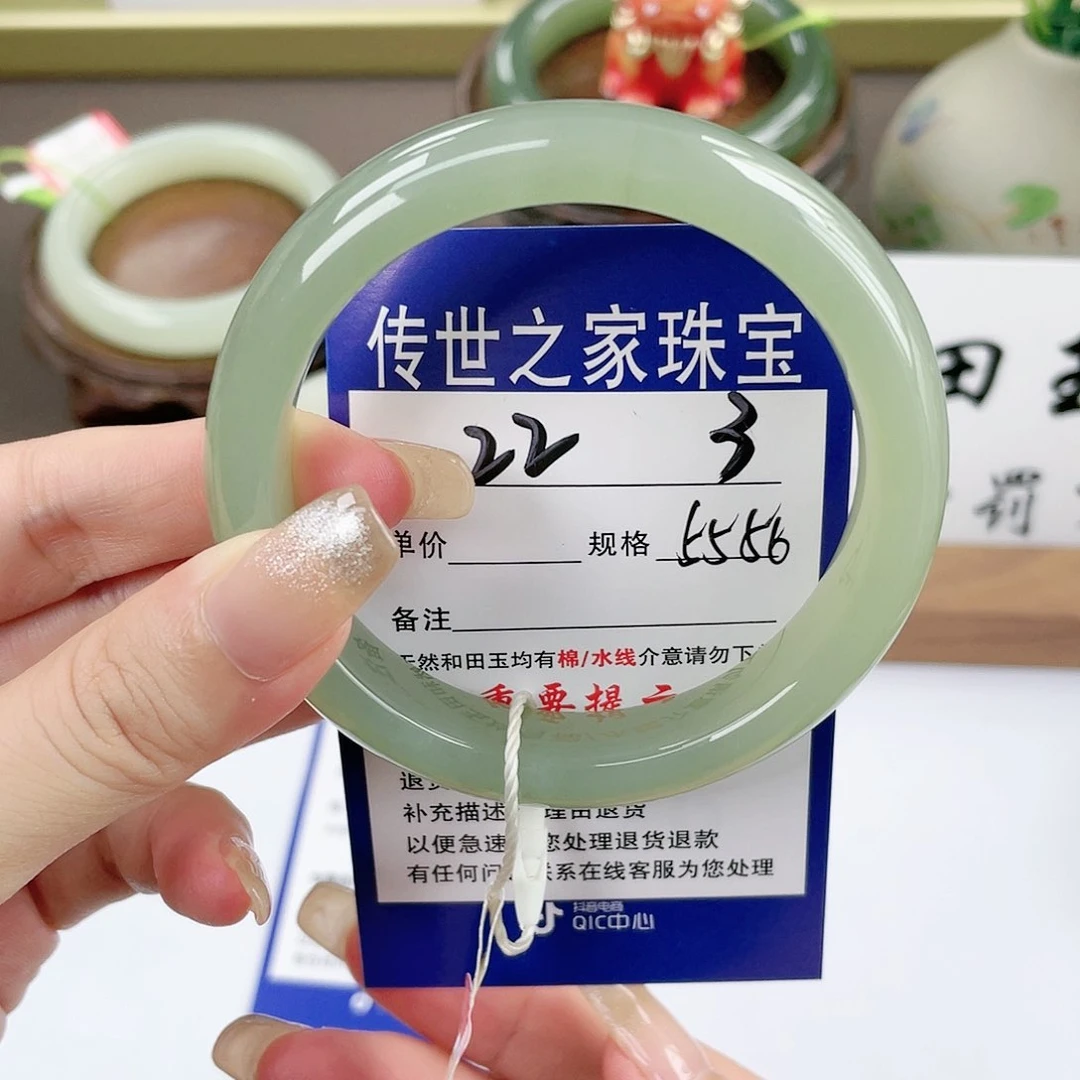 【闪购商品】未镶嵌手镯和田玉