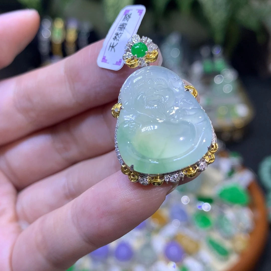 颈饰18K金镶嵌翡翠