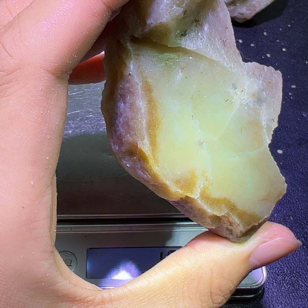 未镶嵌和田玉（糖玉）珠宝半成品
