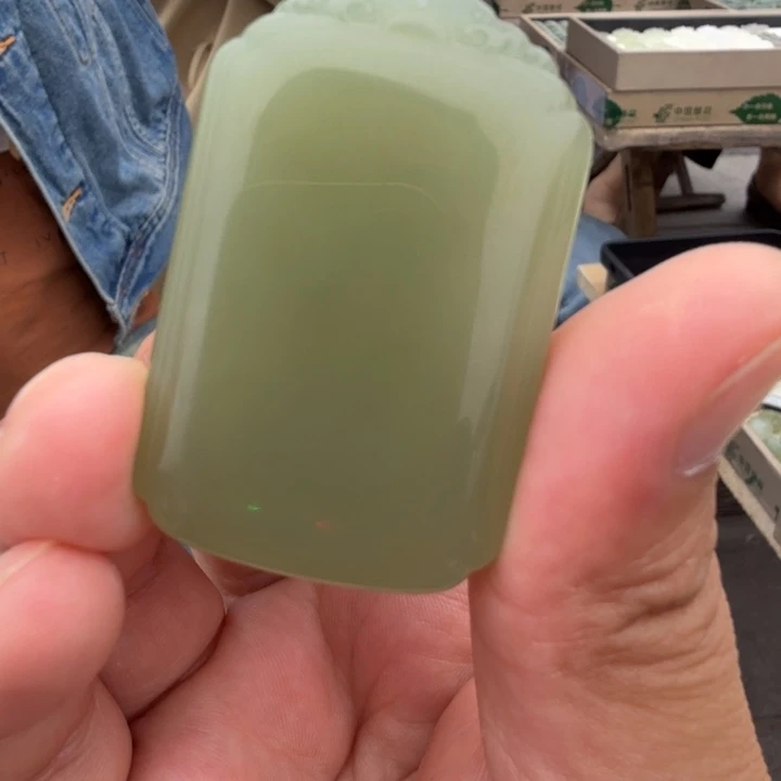 和田玉未镶嵌颈饰冰心冰胶湖水绿53无事牌