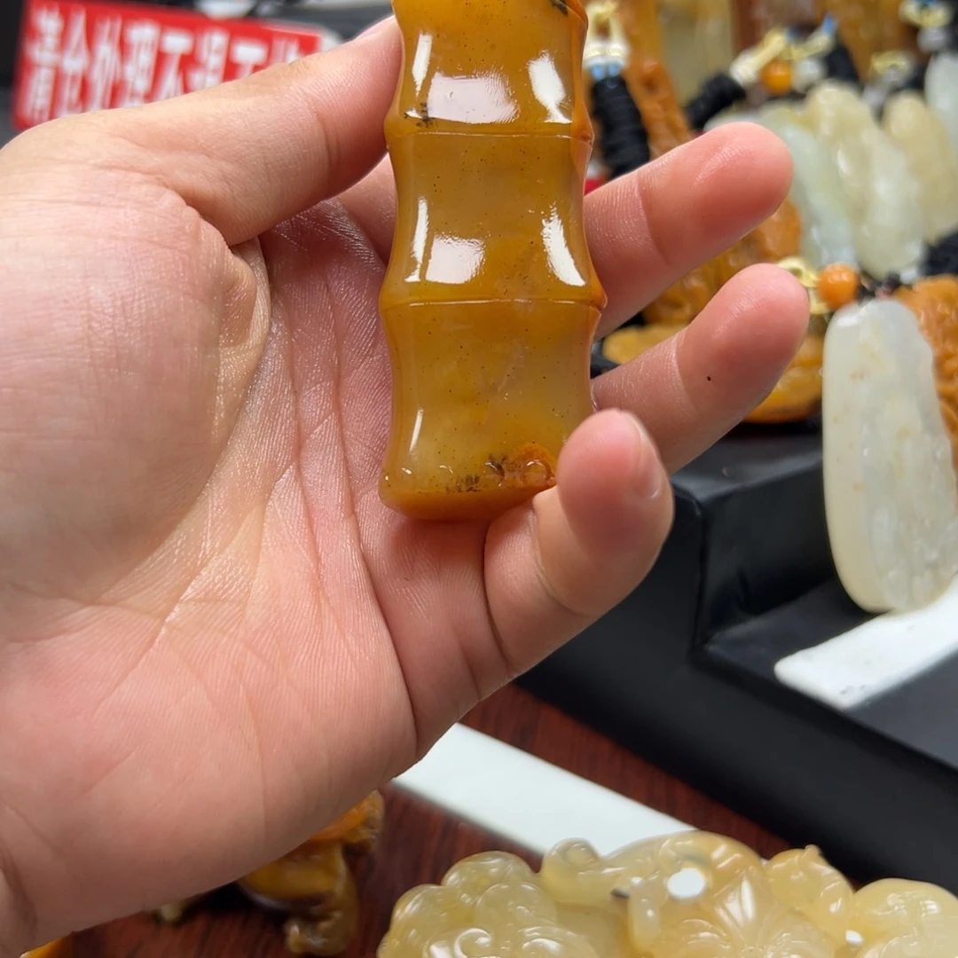 未镶嵌石英质玉（黄龙玉）多样性发货，发其一