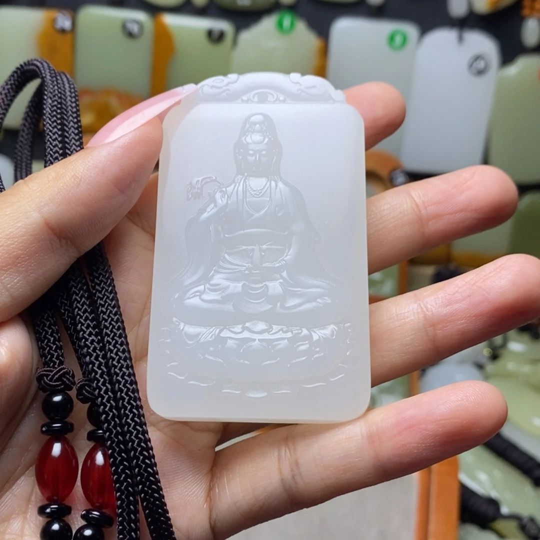 胡*华新疆昆仑山料观音牌子