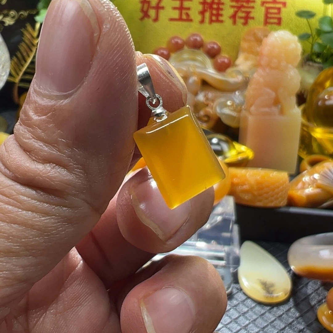 石英质玉未镶嵌颈饰