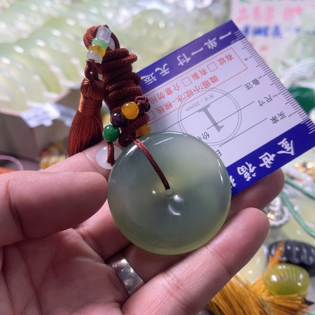 未镶嵌蛇纹石玉颈饰