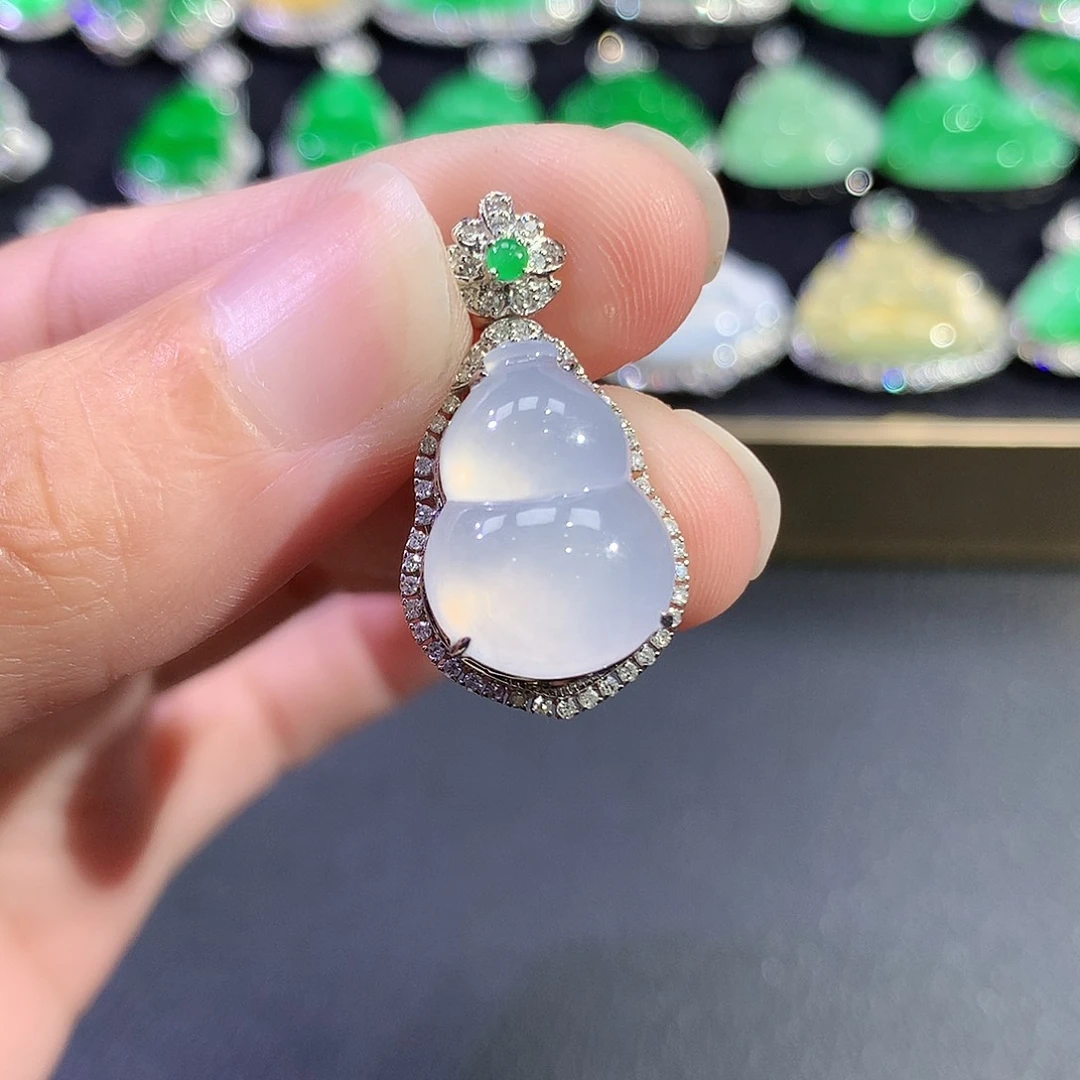 翡翠18K金镶嵌吊坠(赠链)