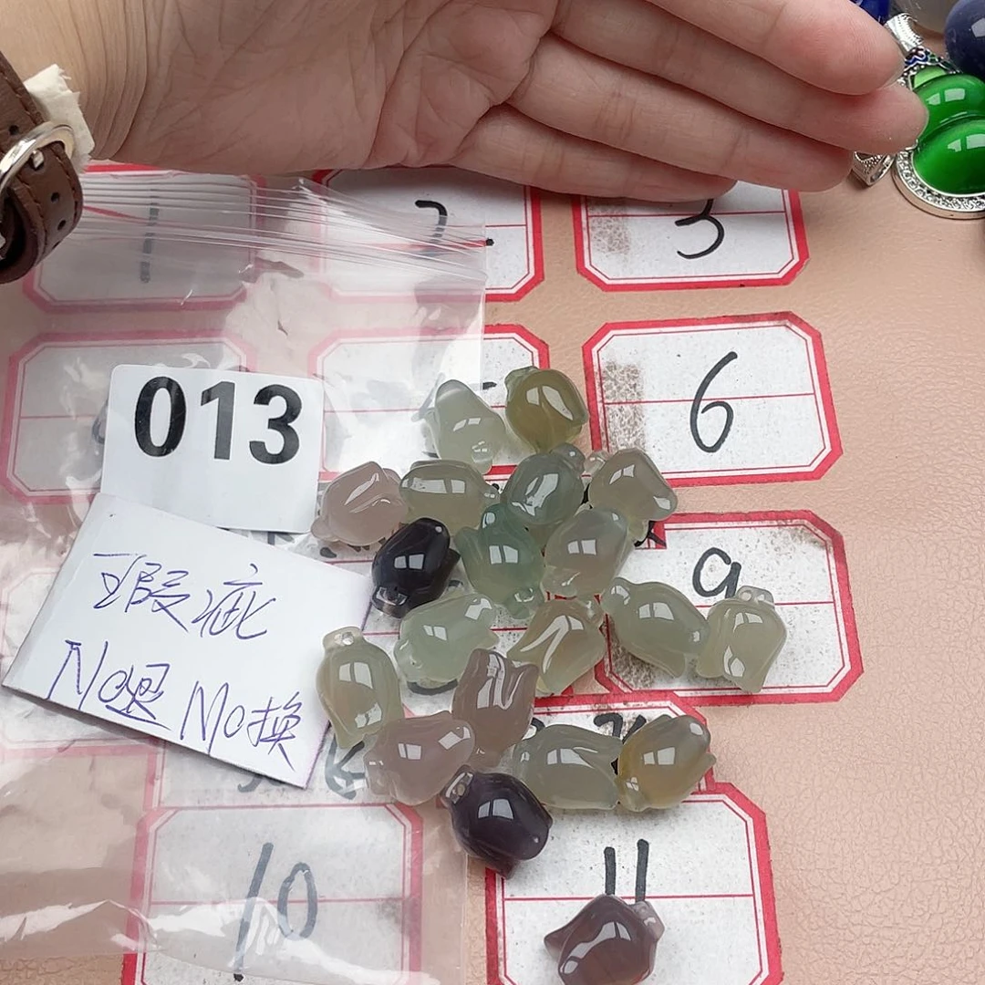 合金颈饰玛瑙/玉髓白*