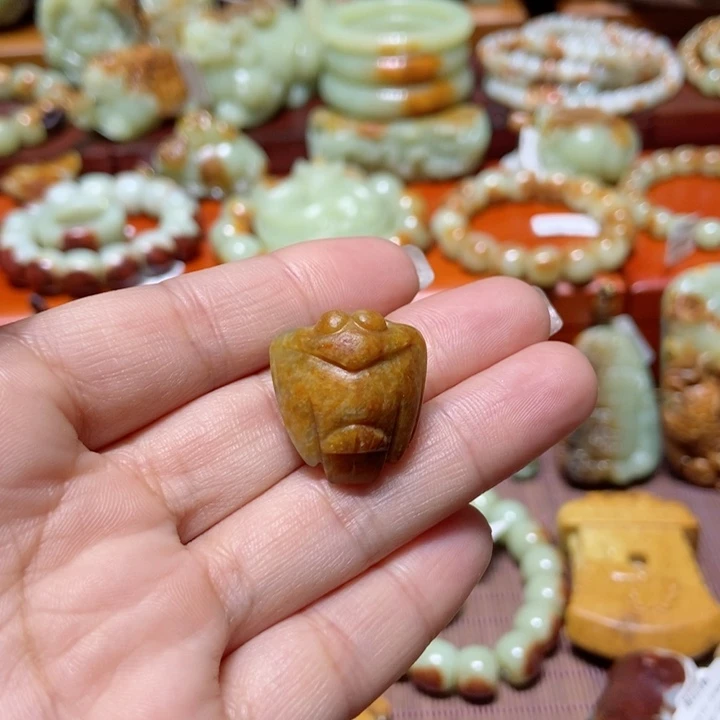 岫岩河磨玉（透闪石质玉）挂件未镶嵌阿*