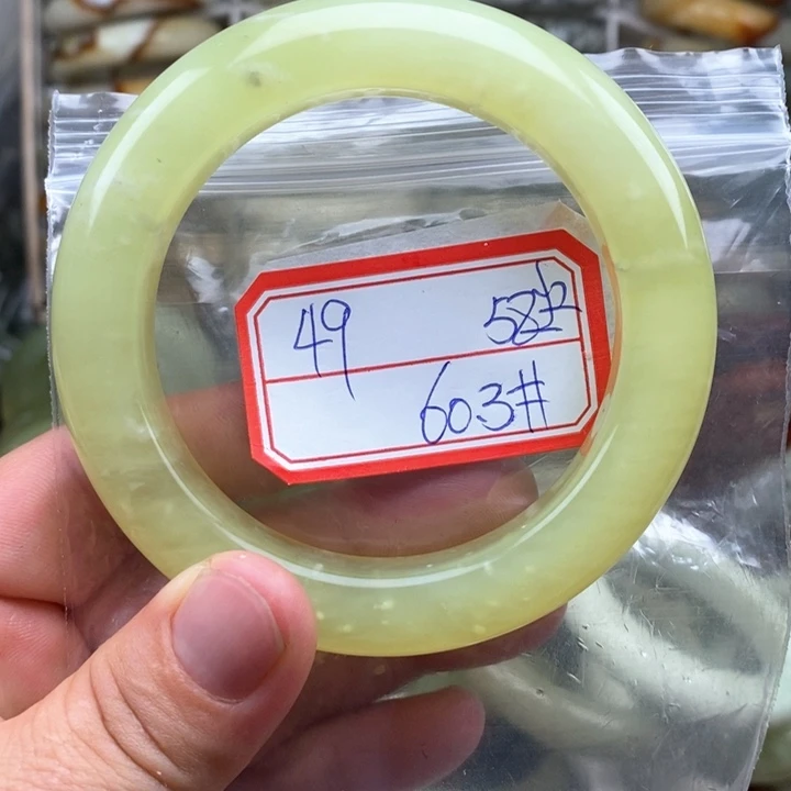 未镶嵌蛇纹石玉颈饰