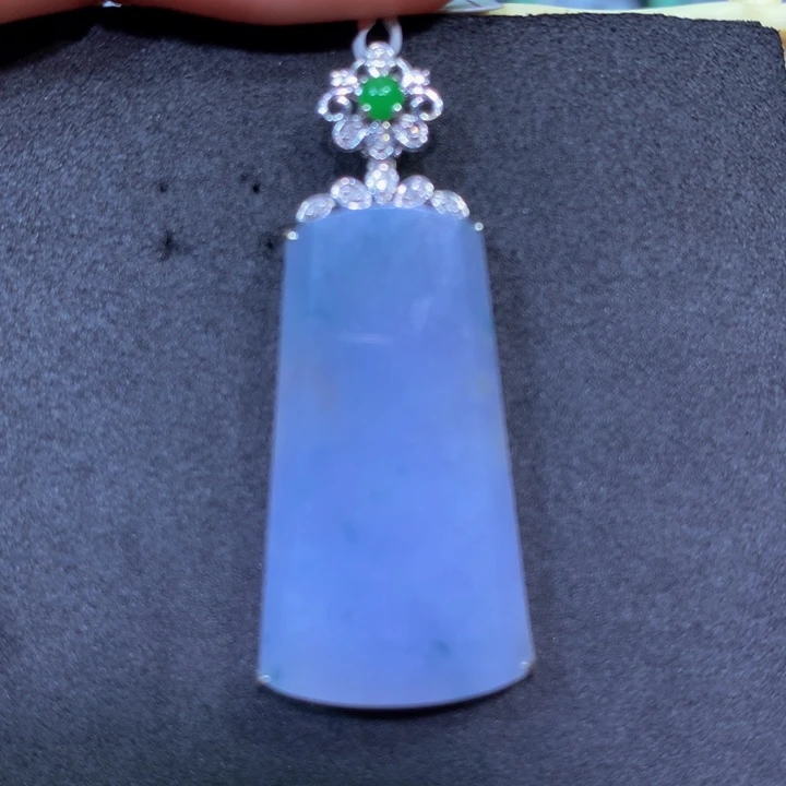 翡翠18K金镶嵌颈饰翡翠