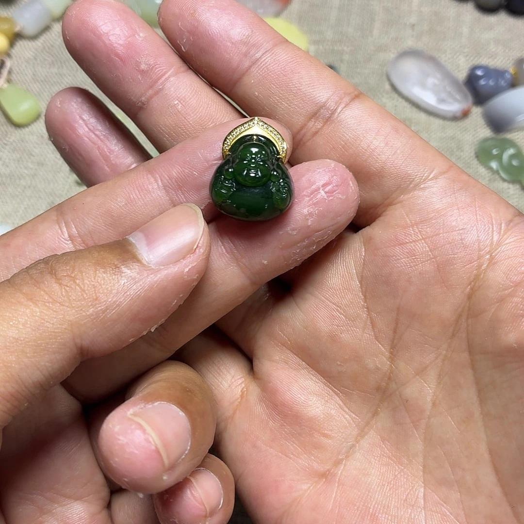 h***g和田玉18K金镶嵌颈饰