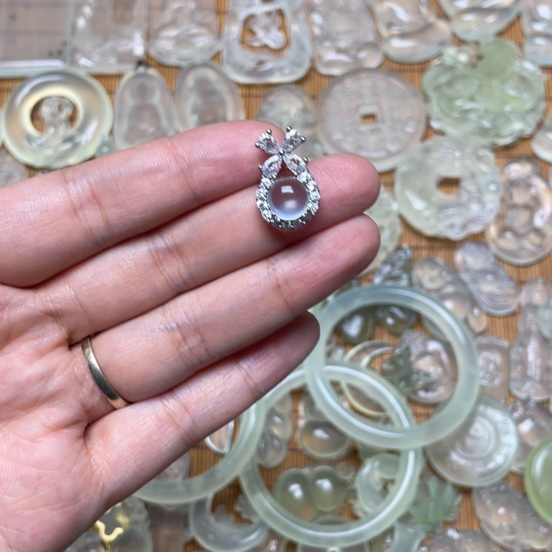 未镶嵌蛇纹石玉颈饰雾*?