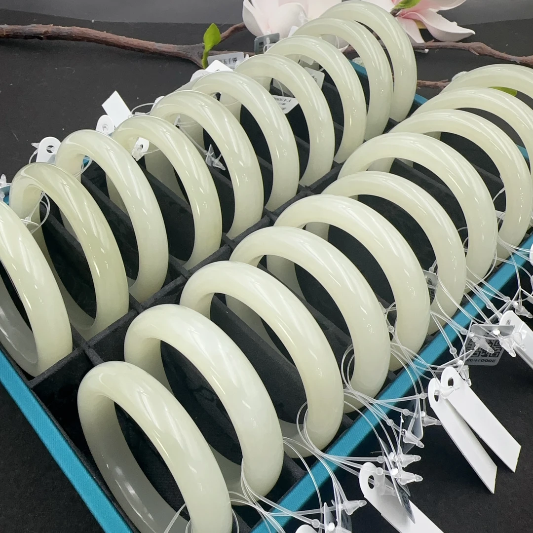 天然玉石和田玉 野牛沟高晴白手镯（多样性发货一件）