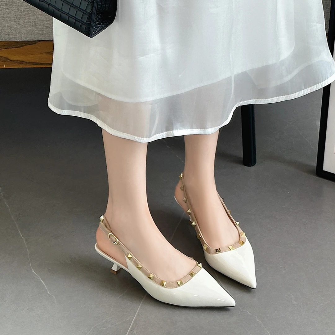 【法国设计师】铆钉后绊带低跟凉鞋漆皮防掉脚高跟鞋女舒适2025夏