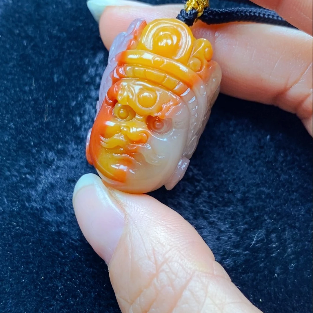 未镶嵌石英质玉（黄龙玉）颈饰