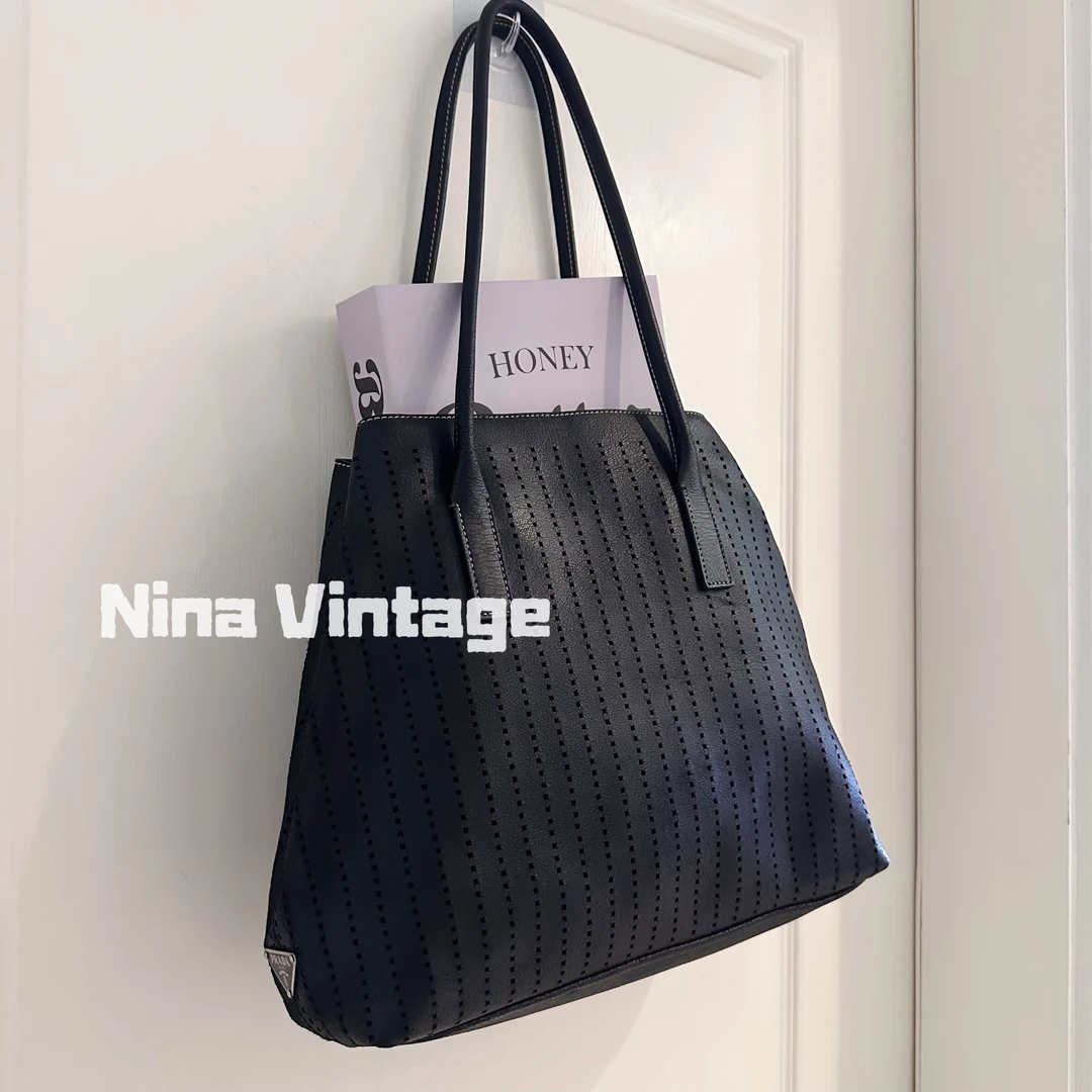 95新 Prada/普拉达 黑色全皮侧标水桶单肩包