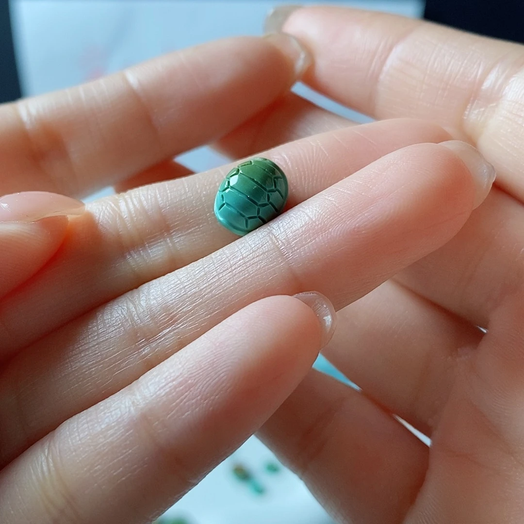 绿松石颈饰未镶嵌雨*石