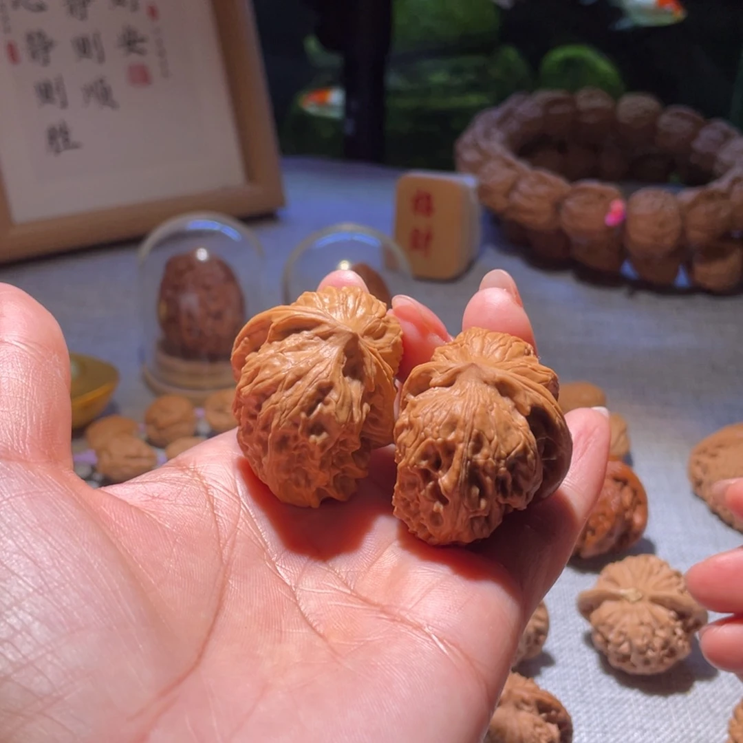 桃核把件这*就野狼半壁