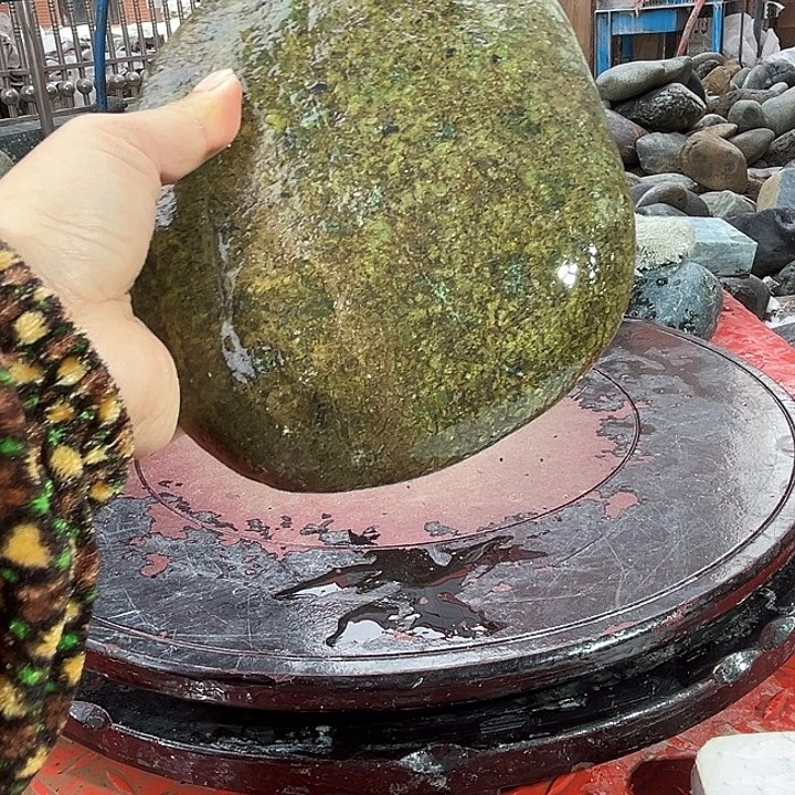 花***言蛇纹石玉足银镶嵌藏玉药王石精美摆件