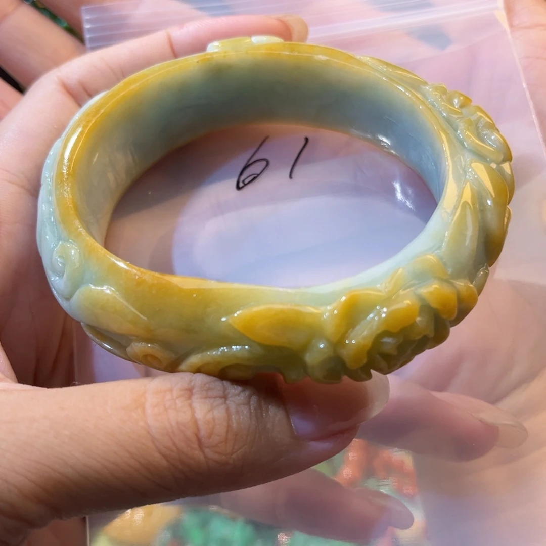 翡翠未镶嵌颈饰待编织