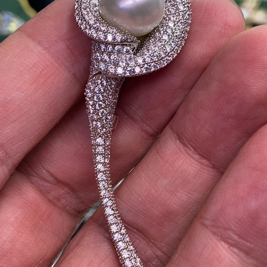 未镶嵌胸饰海水珍珠