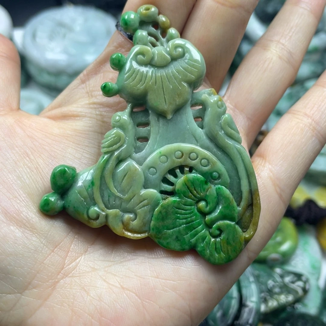 翡翠未镶嵌颈饰顺****卖牌子