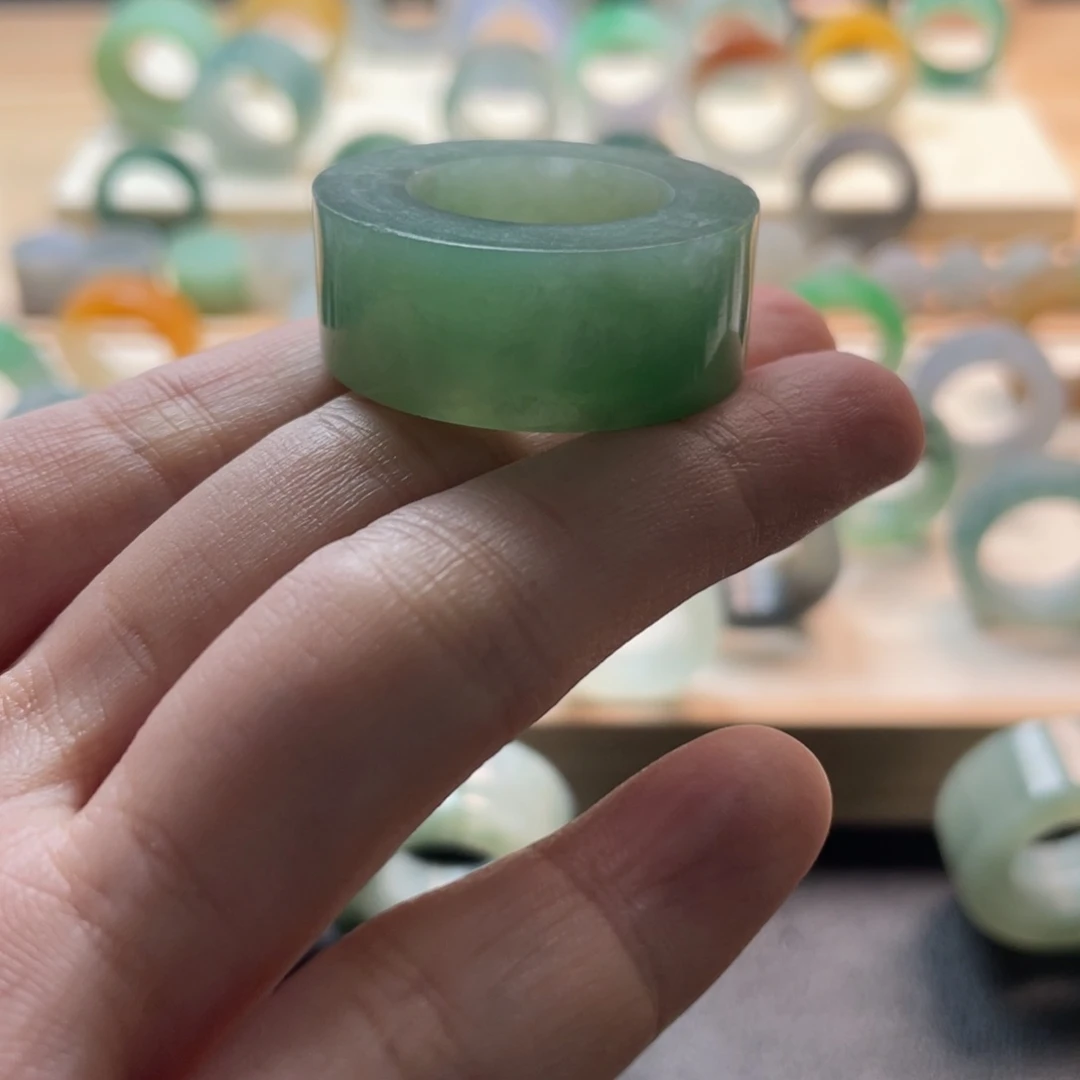 定制翡翠未镶嵌鲸***?戒指