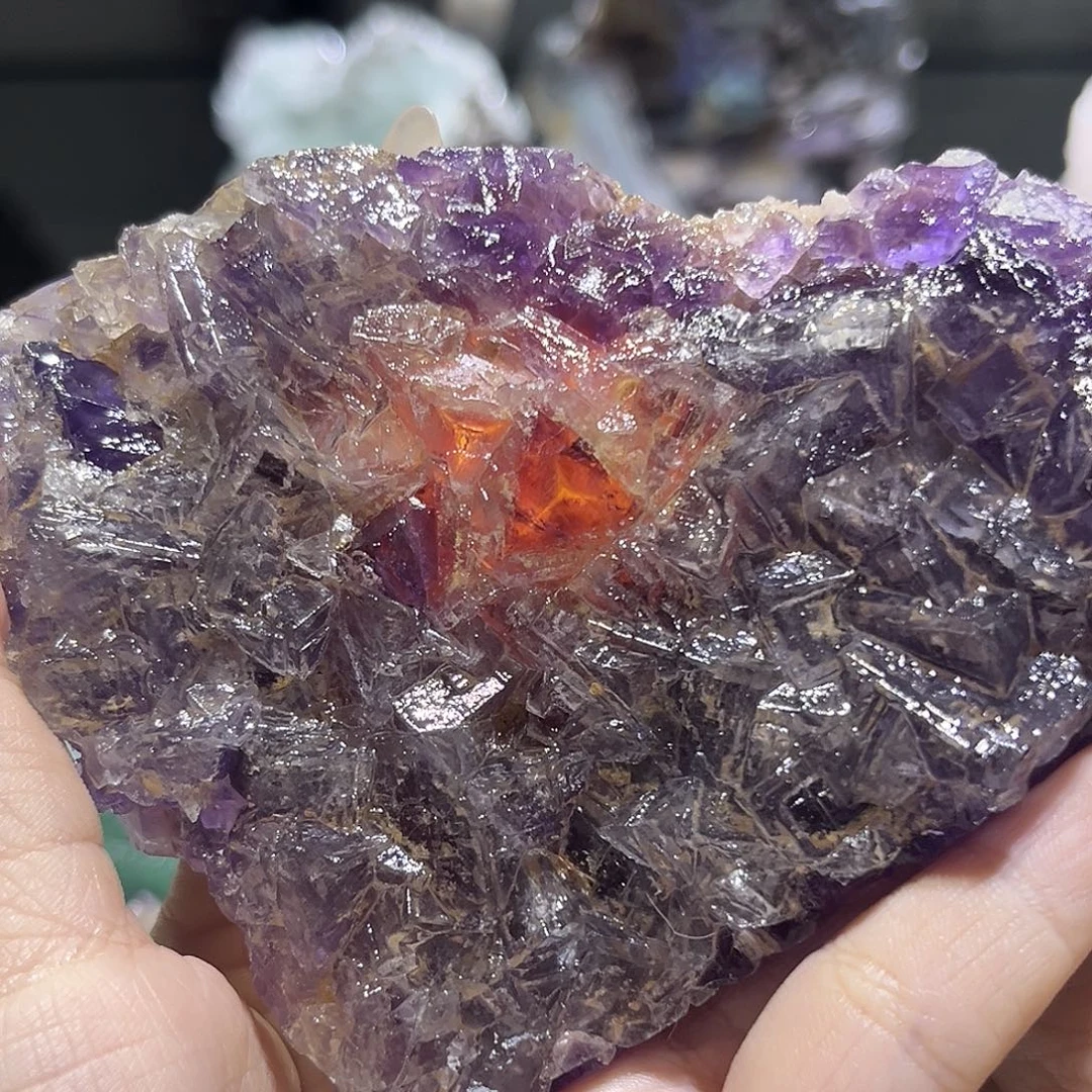 石材新疆奔驰标红心萤石